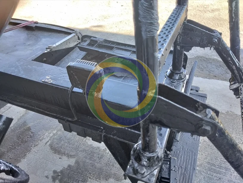 01-Arriere citerne avec Bitume