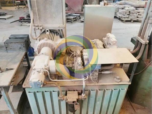 01-MACHINE INDUSTRIELLE CROUTE POUSSIERE BRIQUE AVANT