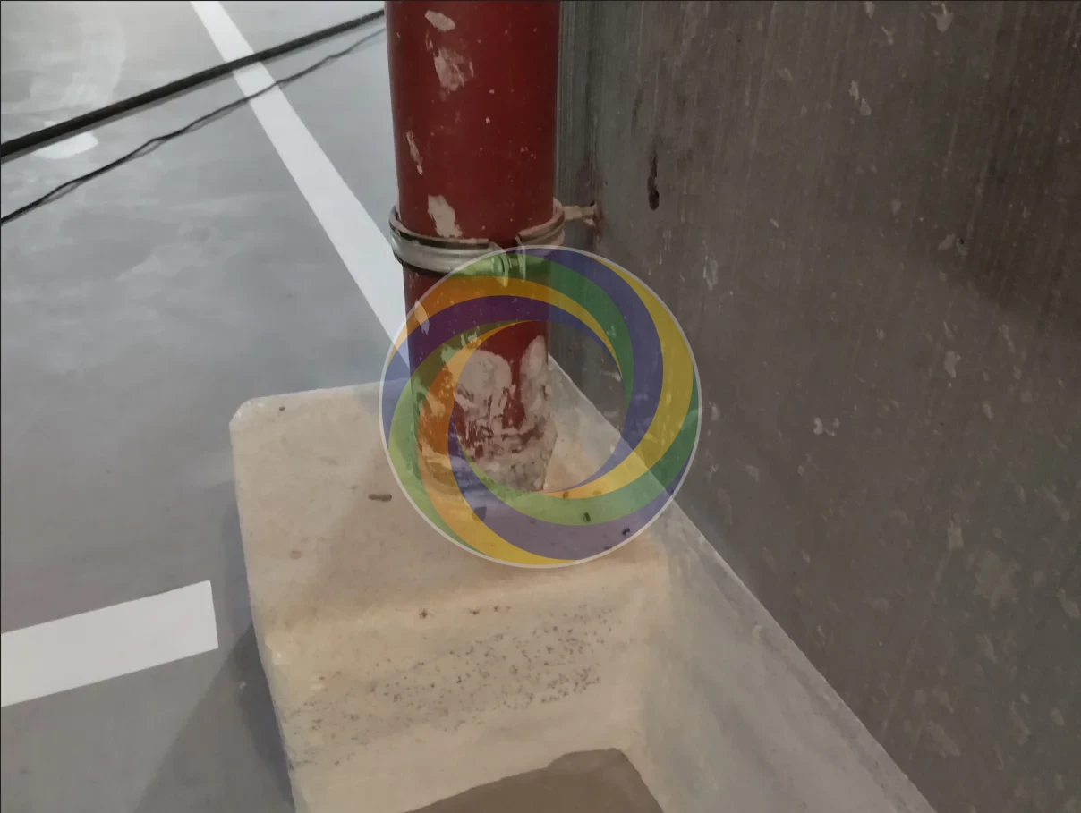 01-Nettoyage Conduites Evacuation Eau dans Garage Ciment