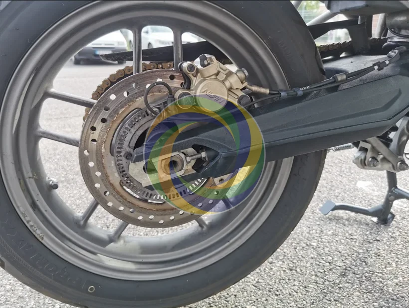 02-NETTOYAGE ROUE ARRIERE MOTO APRES