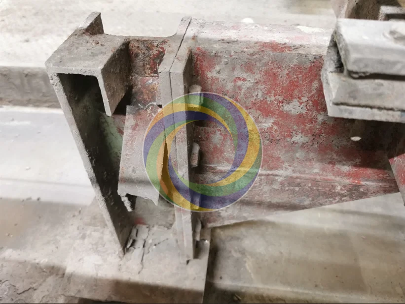 02-Nettoyage poutre acier colle et ciment