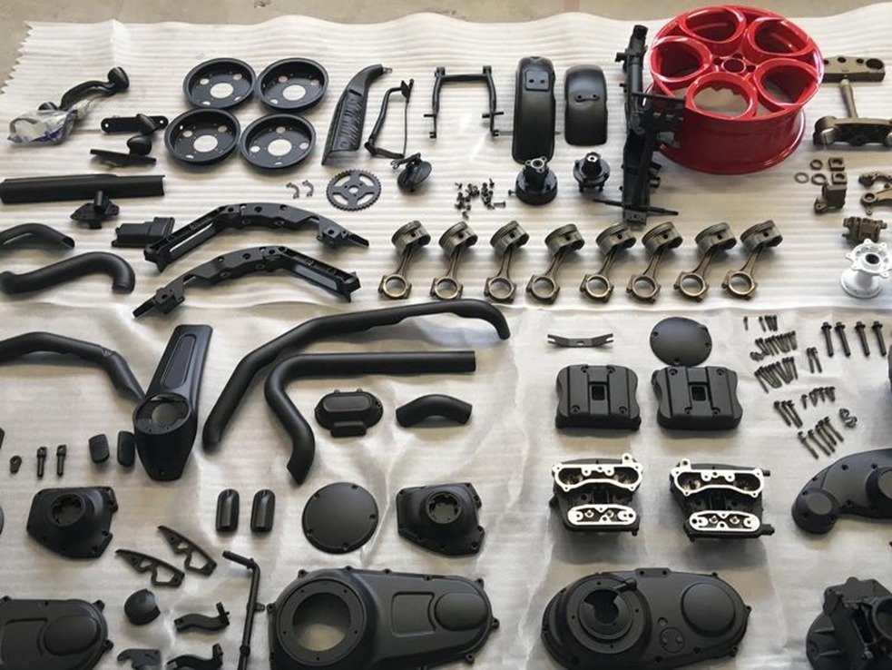 Revêtement de surface sur pièces de moto